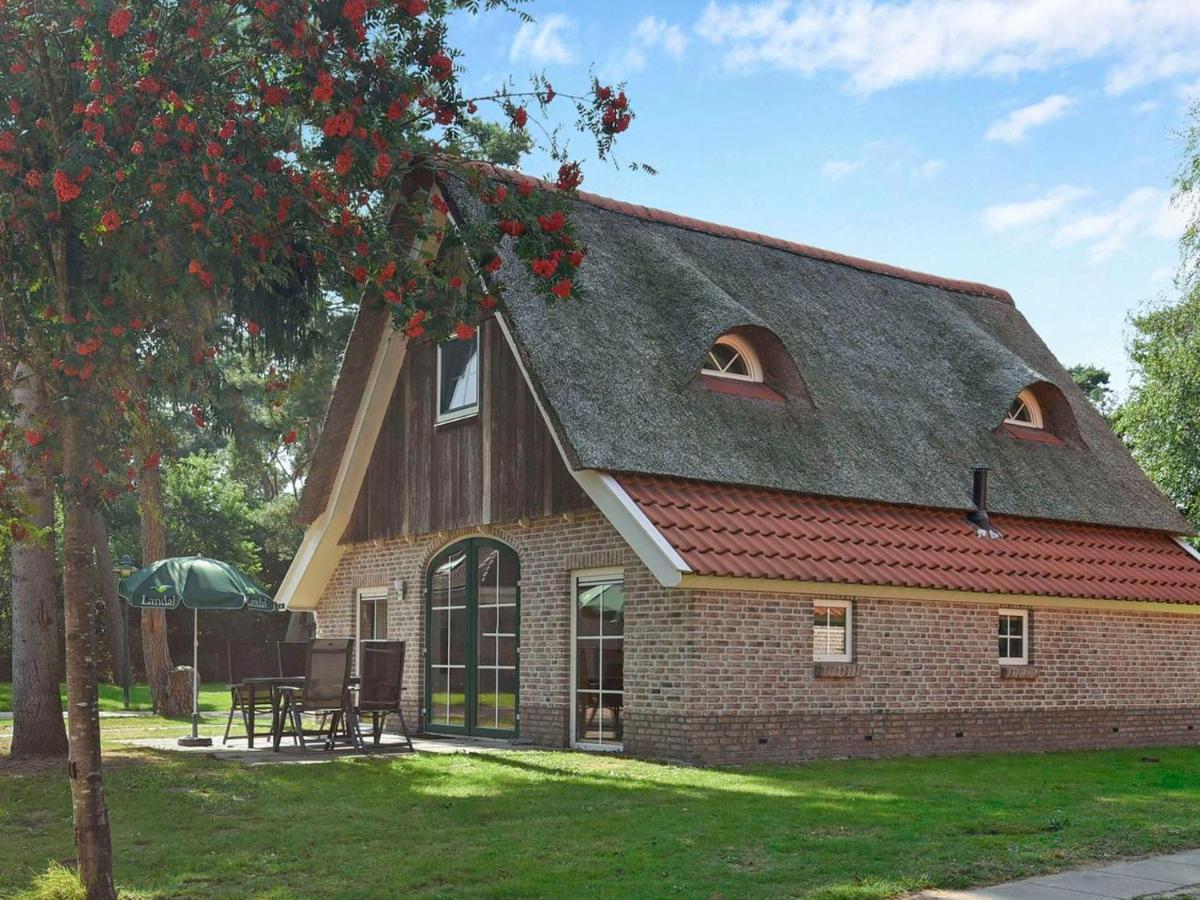 Hôtel Landal Landgoed De Hellendoornse Berg à Haarle Extérieur photo